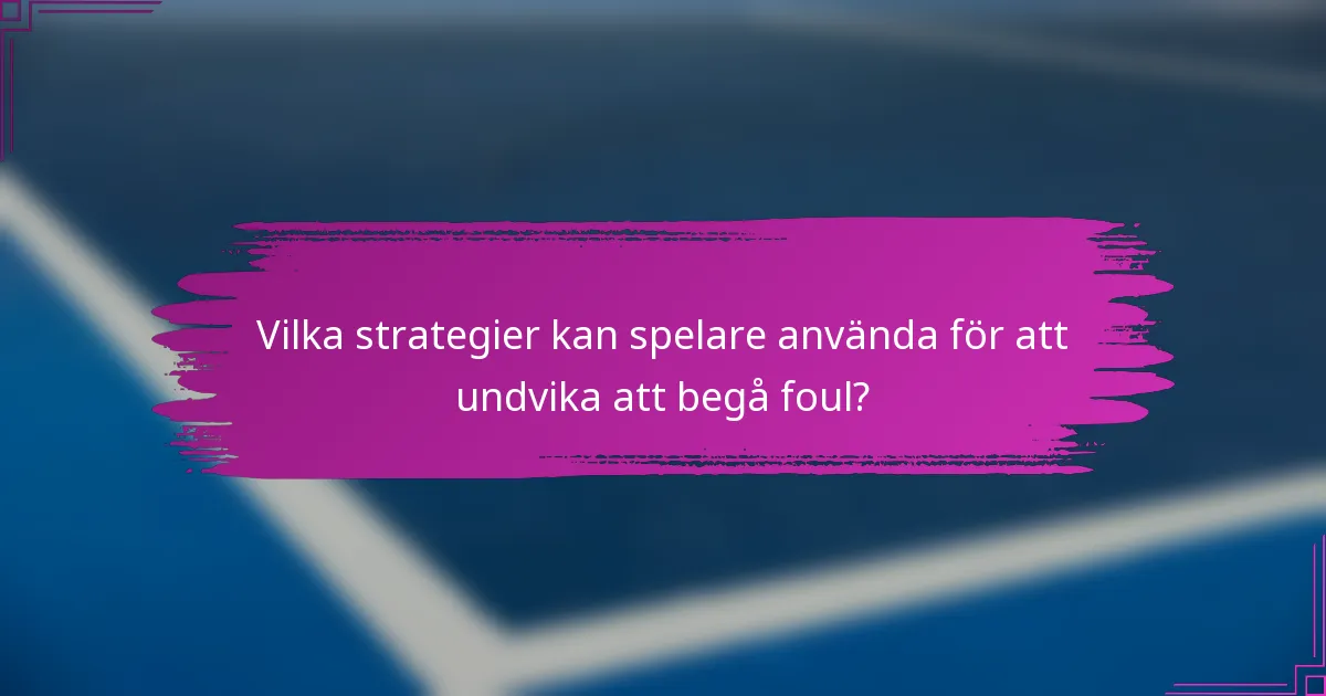 Vilka strategier kan spelare använda för att undvika att begå foul?